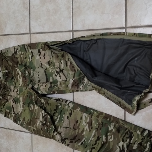 USGI ECWCS Gen III Multicam OCP Level 6 Goretex extreme wet cold weather pants - Picture 4 of 5